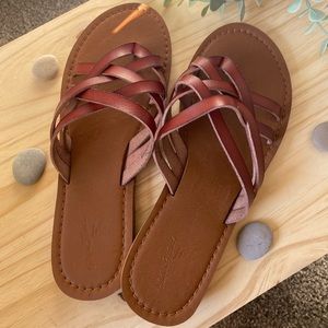 Universal Thread Sandals